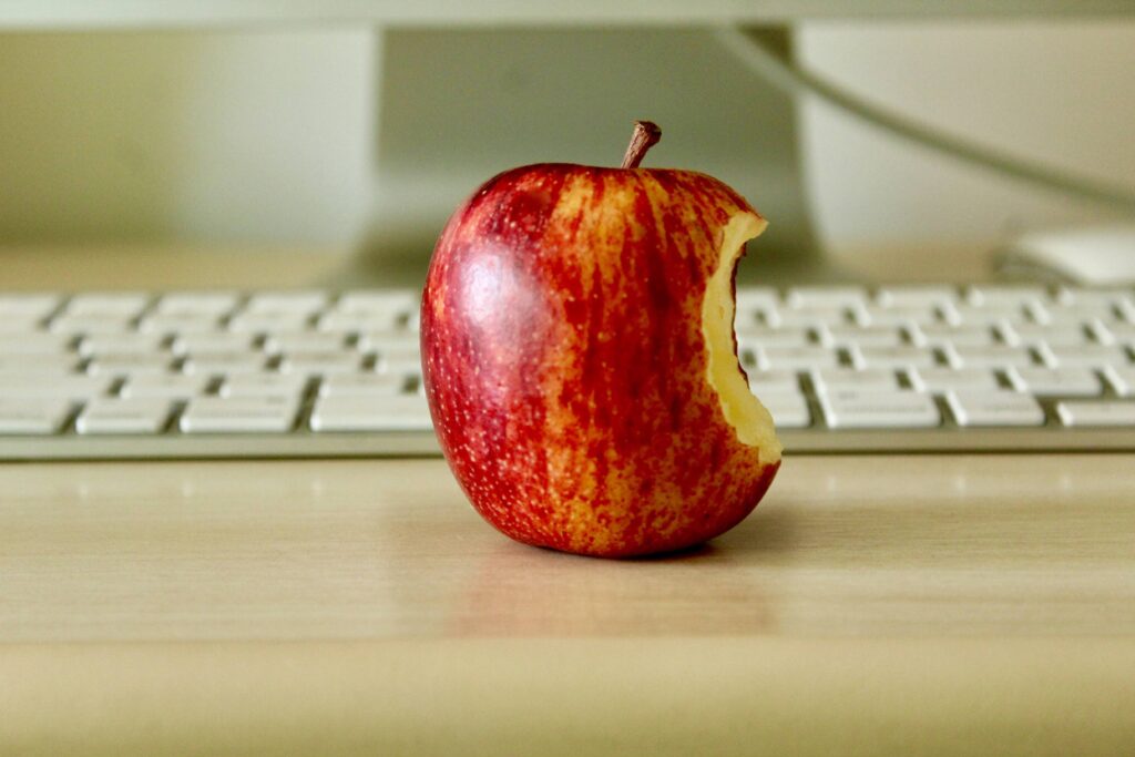 apple_half_eaten